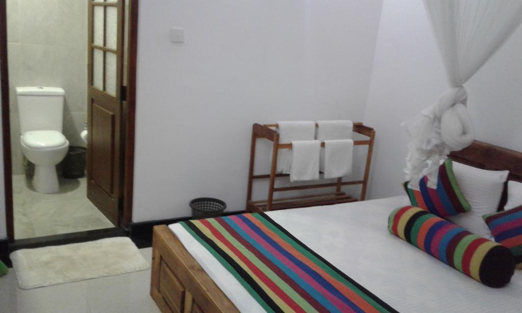 Isumi & Risara Home Stay Σιγκιρίγια Εξωτερικό φωτογραφία